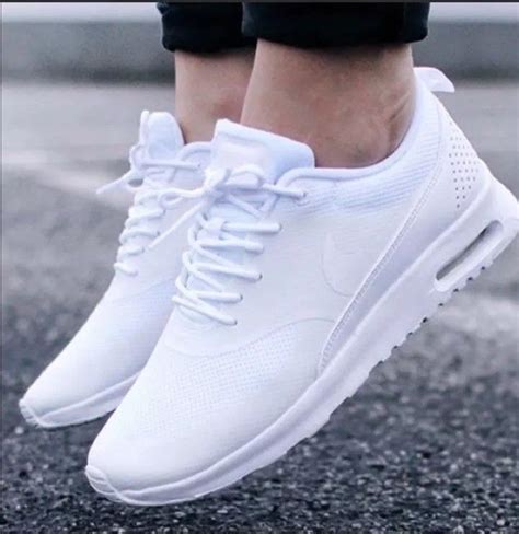 nike womens white sneakers